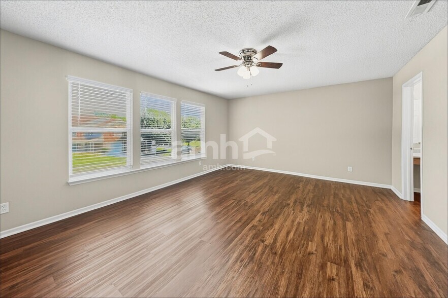 Building Photo - 10395 Carrington Way