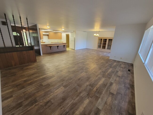 Building Photo - Spacious 3/2 Home Located in the Stanmar c...