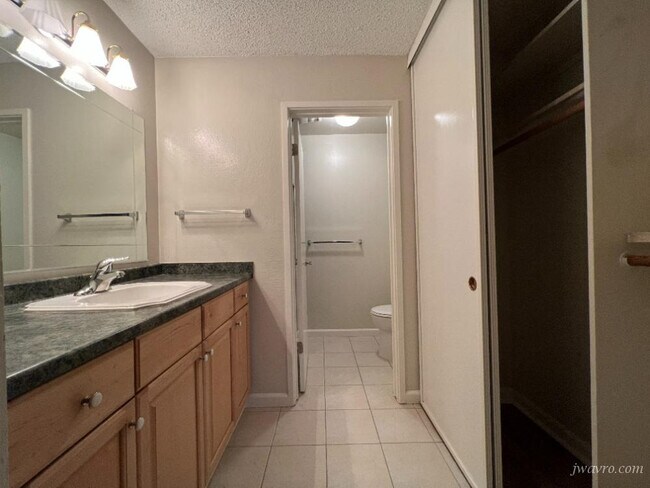 Building Photo - 1101 Continentals Way