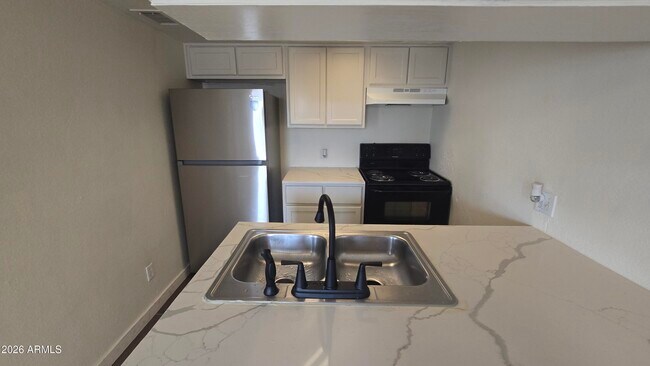 Building Photo - 1447 N 53rd Dr