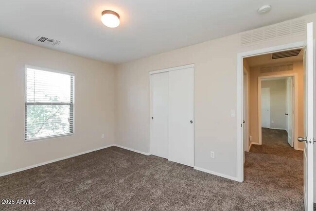 Building Photo - 7811 S 63rd Dr