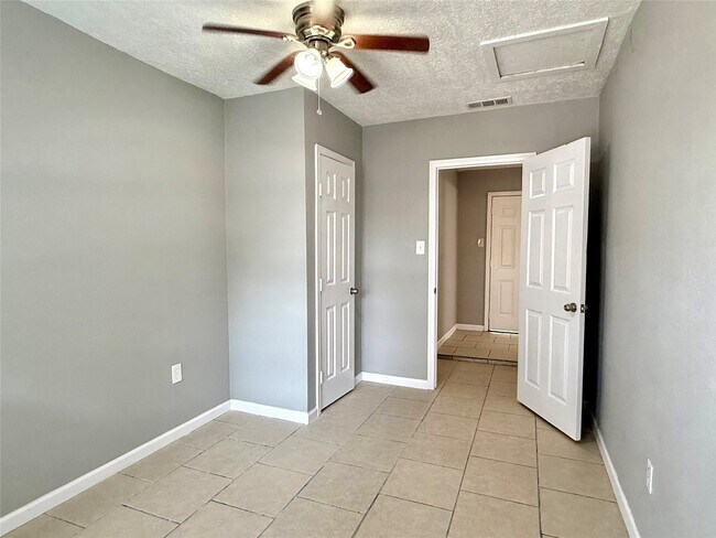 Building Photo - 9350 Guywood St