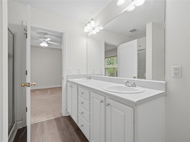 Building Photo - 166 Cove Hill
