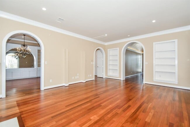 Building Photo - 2124 Nantucket Dr