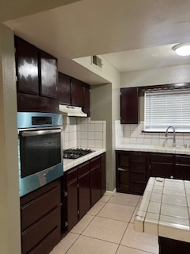 Building Photo - Southwest Bakersfield Home with Pool