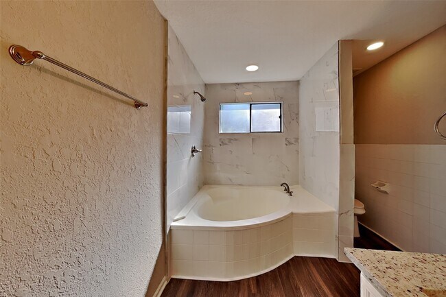 Building Photo - 15803 Maple Manor Dr