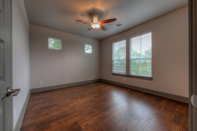 Building Photo - 3110 Grandview St