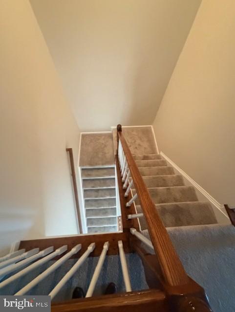 Building Photo - 165 Royal Ct