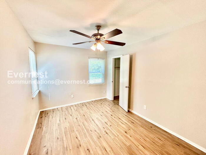 Building Photo - 6315 Silvery Moon Dr