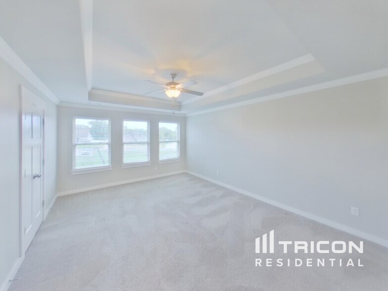 Building Photo - 4941 Kingdom Dr