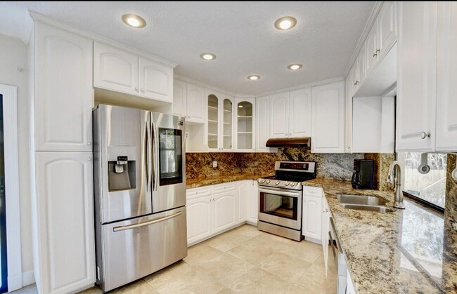 Building Photo - 17768 Maplewood Dr