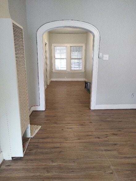 Building Photo - 2117 N Elmendorf St