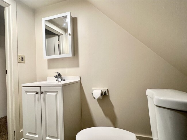 Building Photo - 105 Spruce St