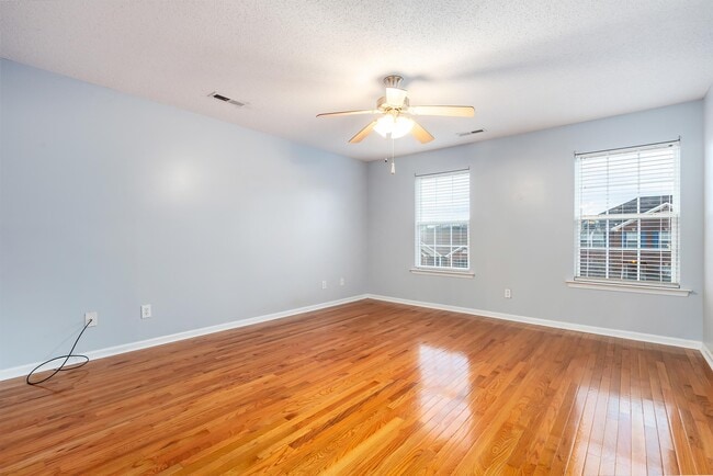 Building Photo - 117 Vancouver Rd