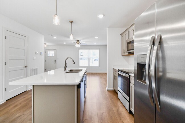 Building Photo - Pet Friendly Three Bedroom!