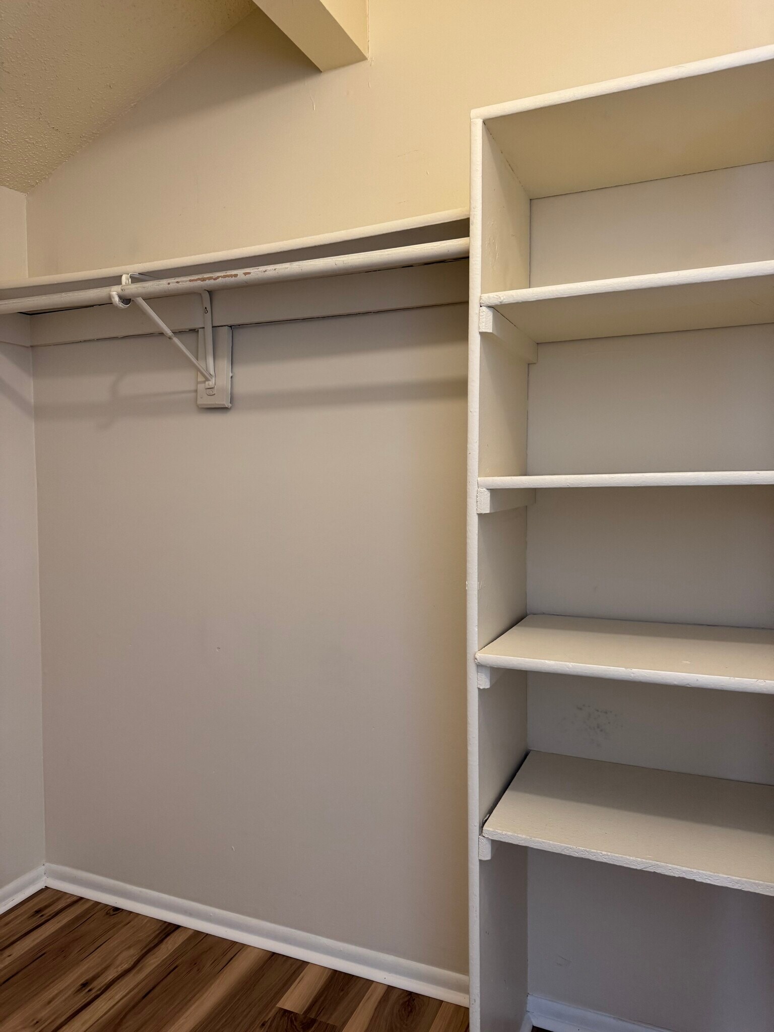 Building Photo - 3646 Sylvan Ct