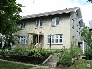 Building Photo - 808-810 W. 2ND ST TRI-PLEX
