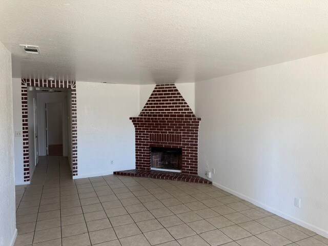 Building Photo - Modesto 3 Bedroom 2 Bathroom Home