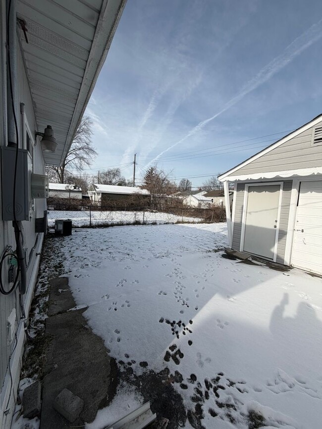 Building Photo - 3 Bedroom Ranch in Warren.