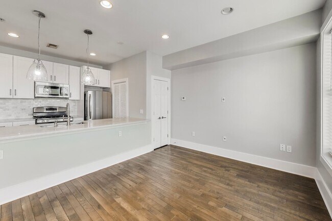 Building Photo - 1220 19th St NE