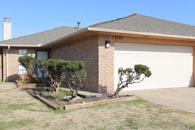 Building Photo - Putnam City Schools