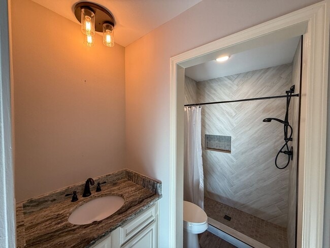 Building Photo - Completely renovated 2 bedroom 2 bath waterfront condo for rent near Pensacola Beach!