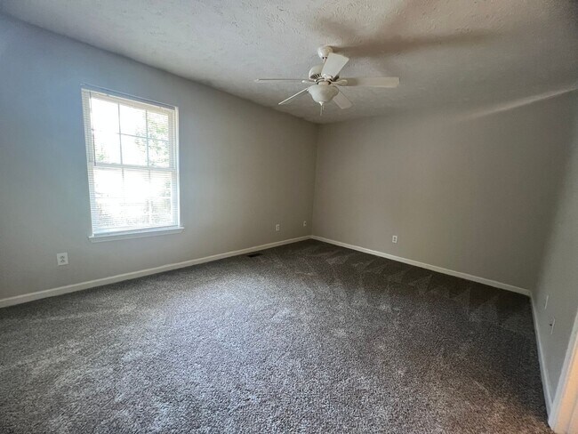 Building Photo - 1505 Center Pointe Dr