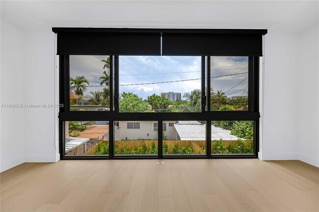 Building Photo - 2710 SW 34th Ave