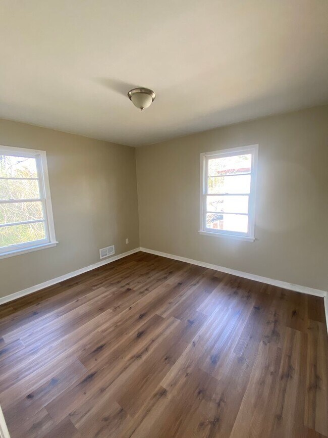 Building Photo - Bright & Spacious 4BR/2BA Home in Birmingham