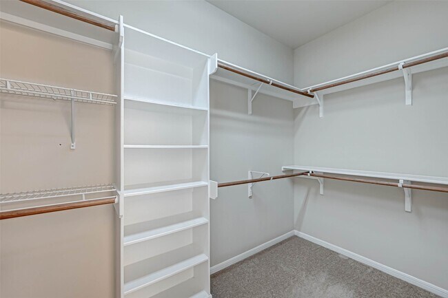 Building Photo - 2111 Post Oak Ct