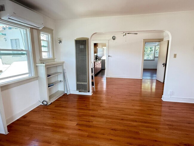 Building Photo - 1134 N Maryland Ave