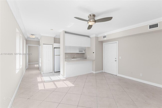 Building Photo - 1559 Michigan Ave