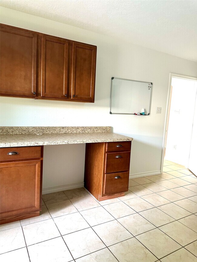 Building Photo - 24914 Aughton Ct