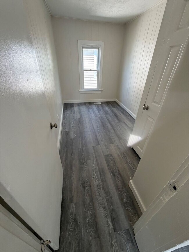 Building Photo - Fully Renovated 3BR Home