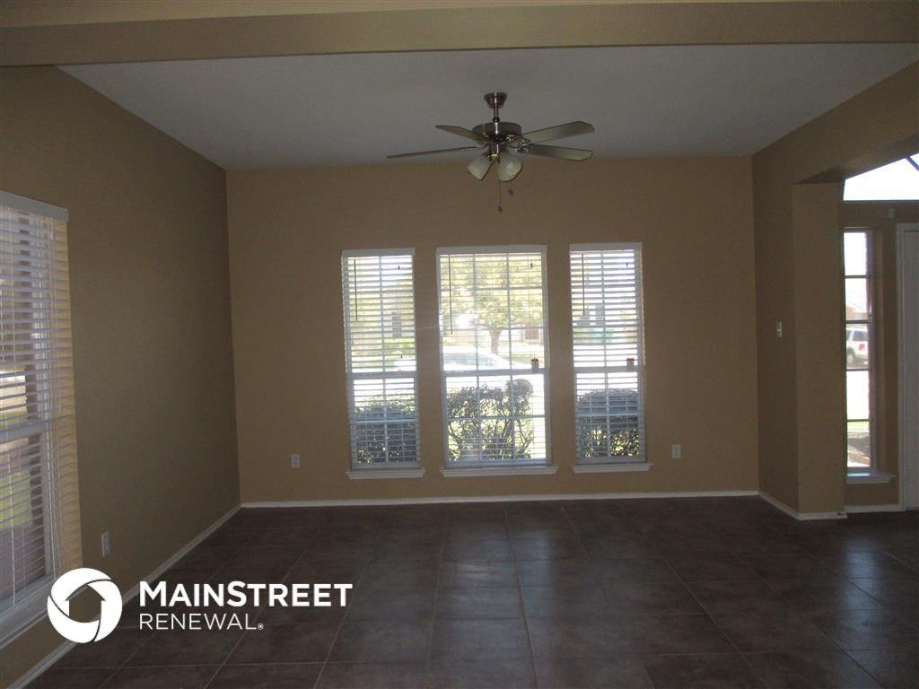Building Photo - 811 Parkside Dr
