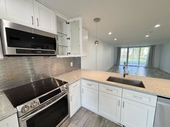 Building Photo - 1629 Riverview Rd