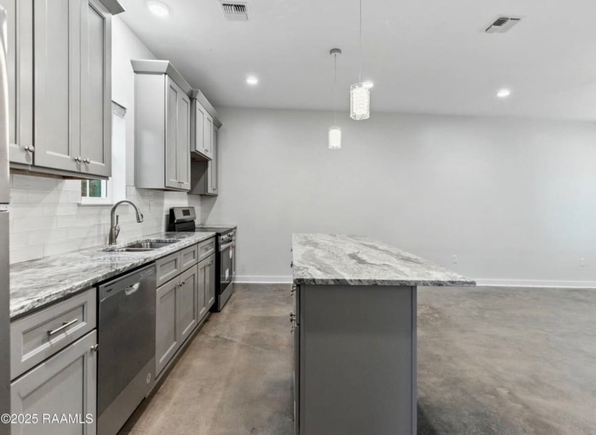 Building Photo - 204 Romero St