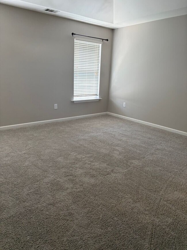 Building Photo - Lovely 3 Bedroom 2.5 bath Home in Bridges Estates, walking distance to Bridgeway Station!!