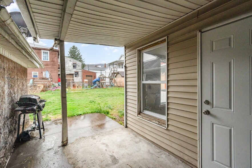 Building Photo - 608 North St