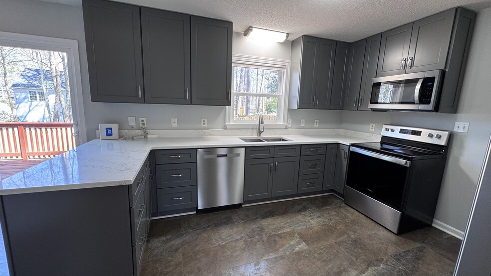 Kitchen - 4 Bunker Hill Pl