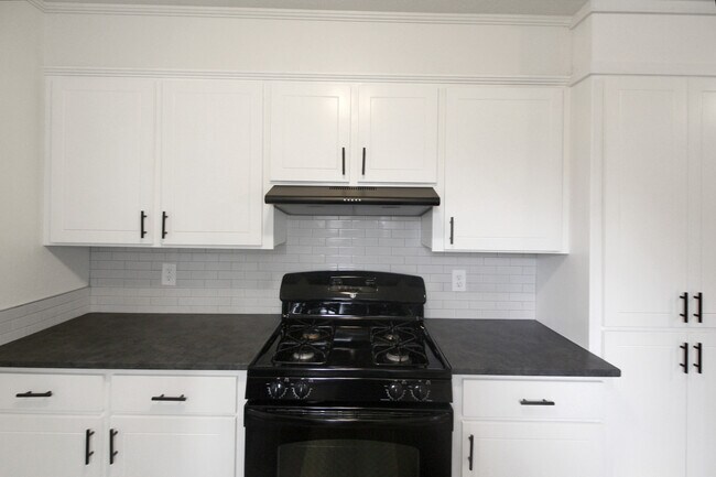 Building Photo - 319 Eastwood Ave