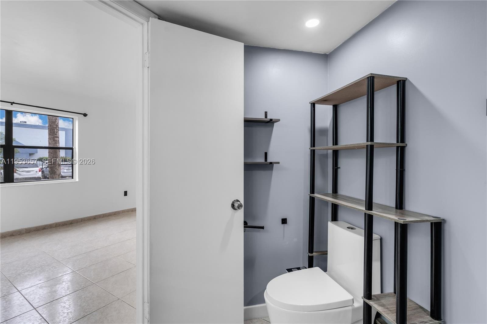 Building Photo - 9421 Fontainebleau Blvd