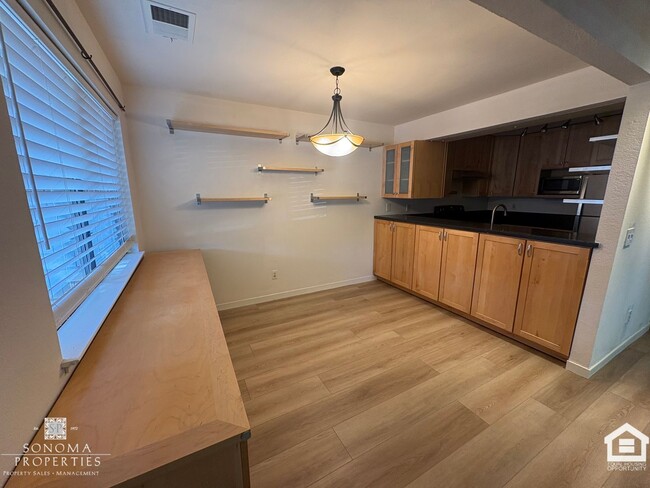 Building Photo - 429 Bernice Ln