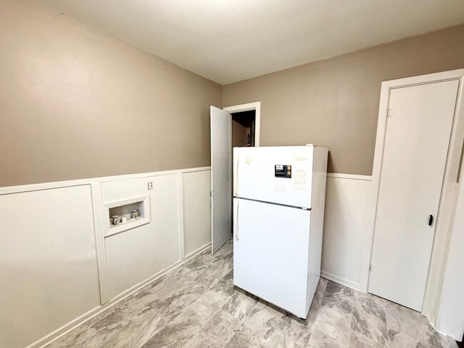 Building Photo - Beautiful 1 bedroom duplex in the heart of it all.