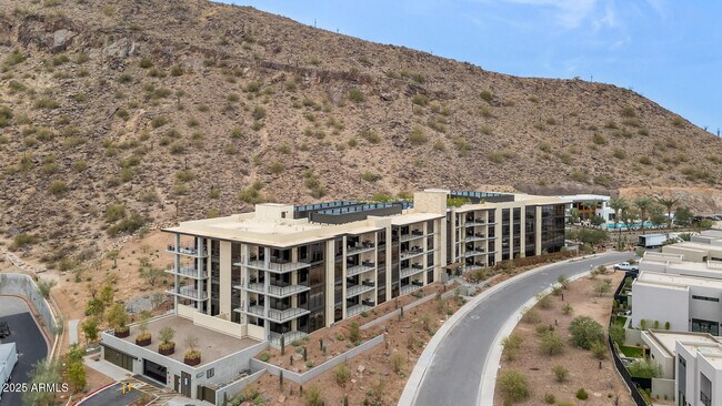 Building Photo - 5000 N Camelback Rdg Dr