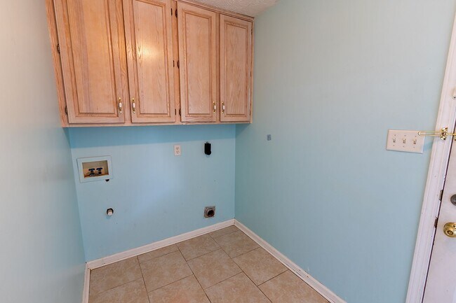 Building Photo - Prattville Rental available now!
