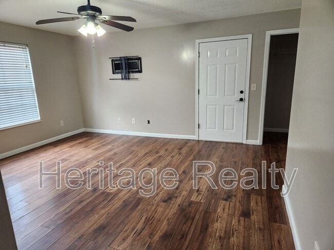 Building Photo - 4820 Poplar Crest Way