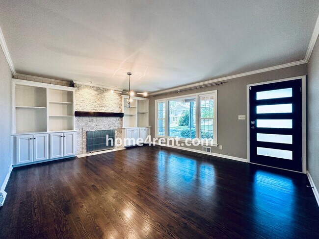 Building Photo - Updated Ranch Style Home in Prairie Villag...