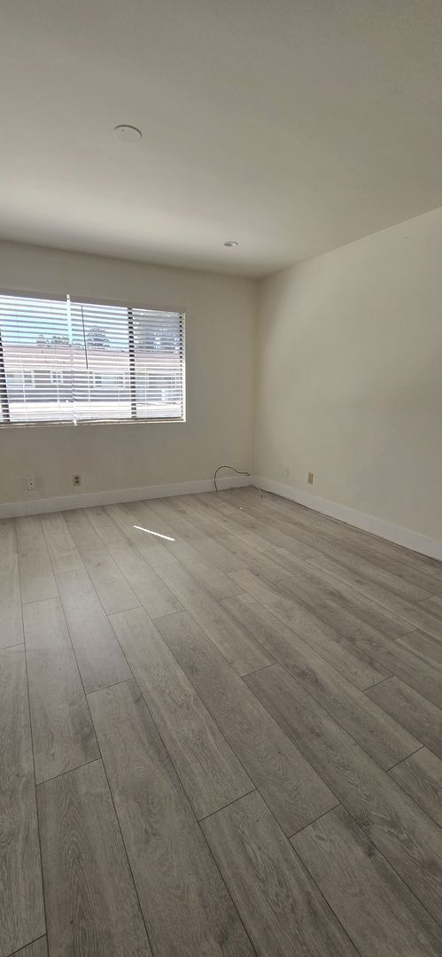 Building Photo - Beautifully Maintained & Convenient Townhome