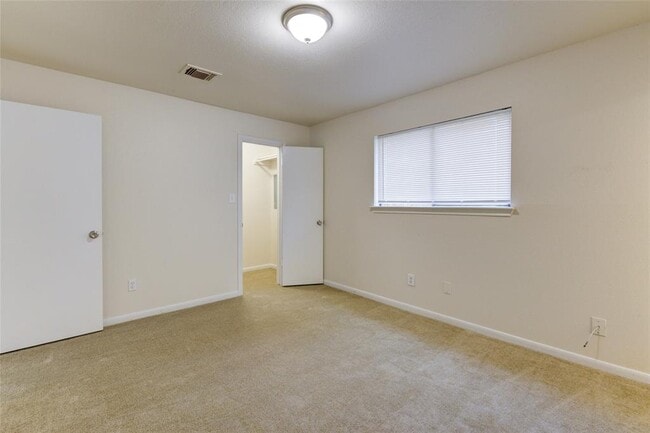 Building Photo - 3229 Hirschfield Rd